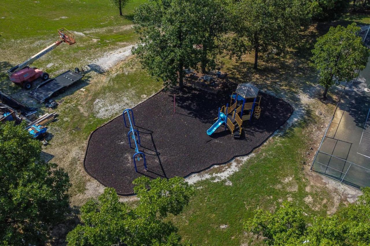 Eagle Nest Resort Pristine Dream Бренсон Екстер'єр фото